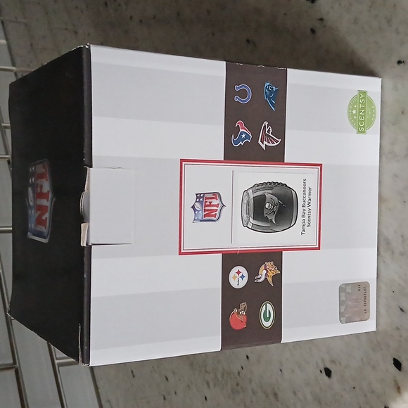 Scentsy Tampa Bay Buccaneers NFL Wax Warmer NEW IN BOX - Picture 4 of 5